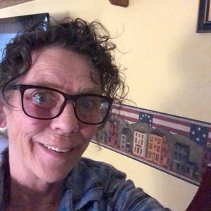 Meet your Posher, Carla